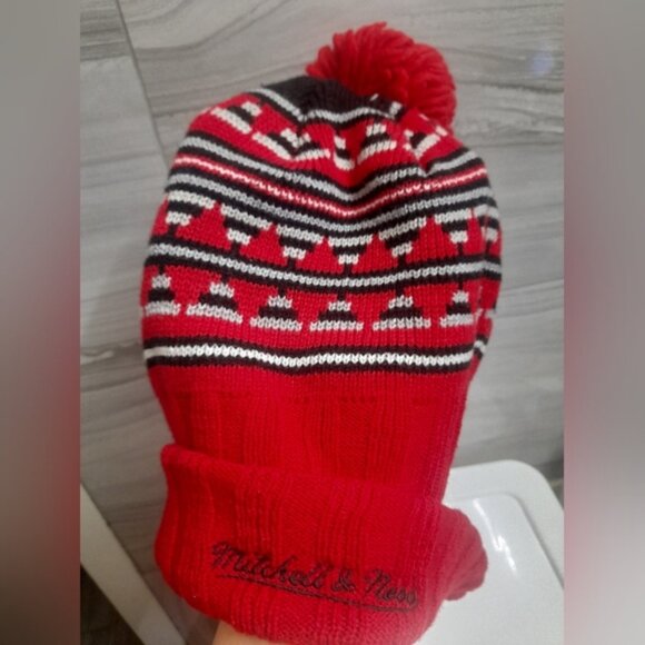 Mitchell & Ness - Toronto Raptors Winter Hat/Toque - Red/Black - Picture 4 of 9